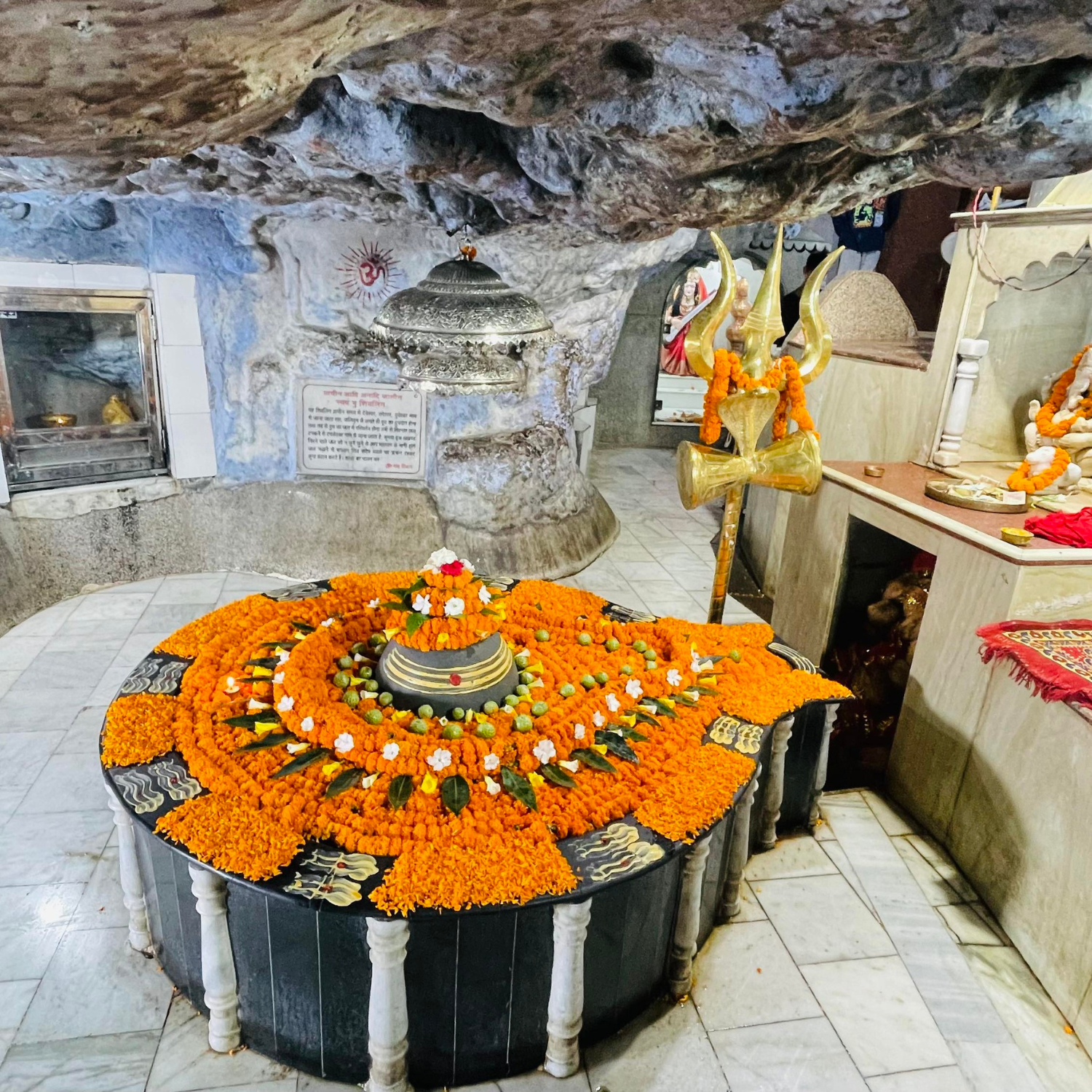 the Tapkeshwar Mahadev Mandir temple and its surroundings.